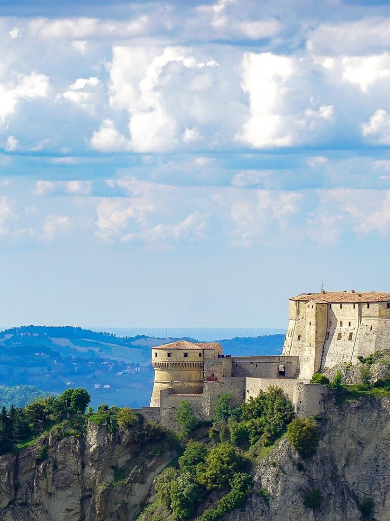 Immagine principale della sezione Intro dal titolo "Beyond the sea"