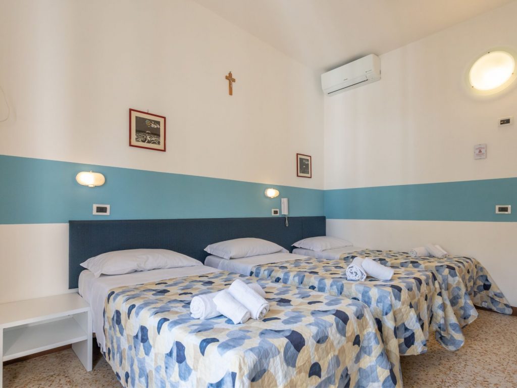 Immagine - "Family Rooms"