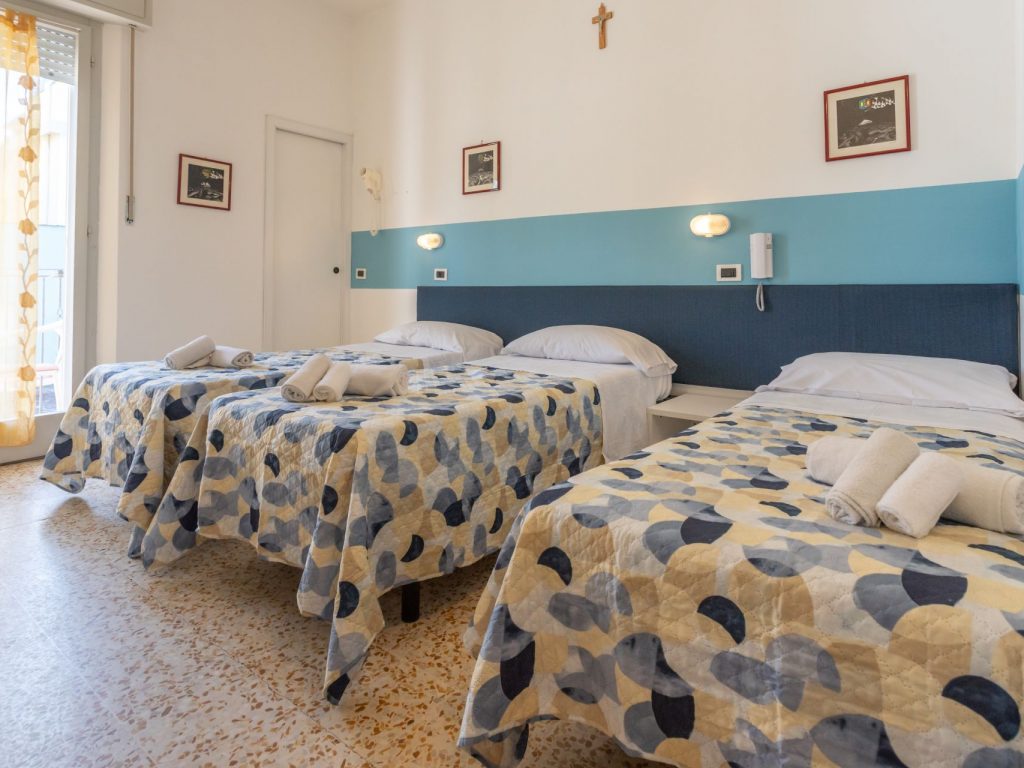 Immagine - "Family Rooms"