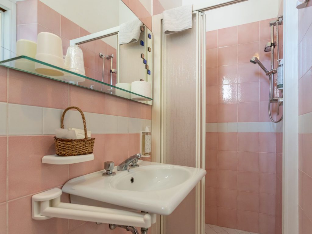 Immagine - "Family Rooms"